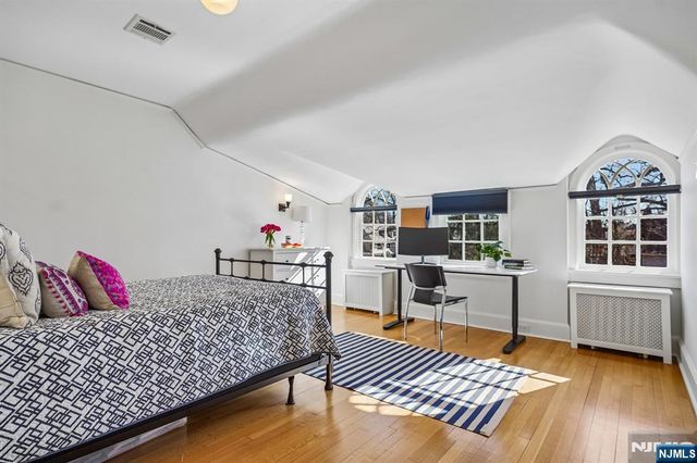 29 Hillcrest Road, Glen Ridge, NJ 07028