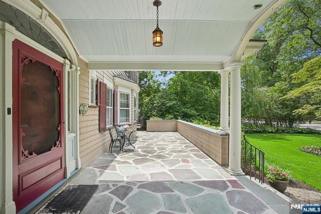29 Hillcrest Road, Glen Ridge, NJ 07028