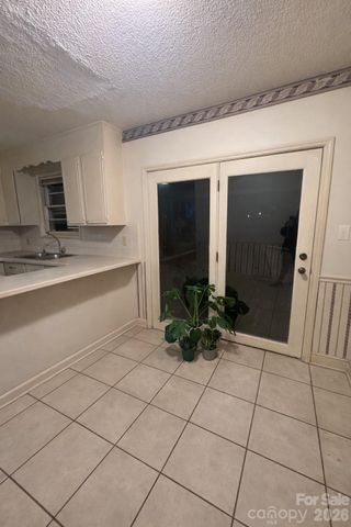 735 W Sumter Street, Shelby, NC 28150