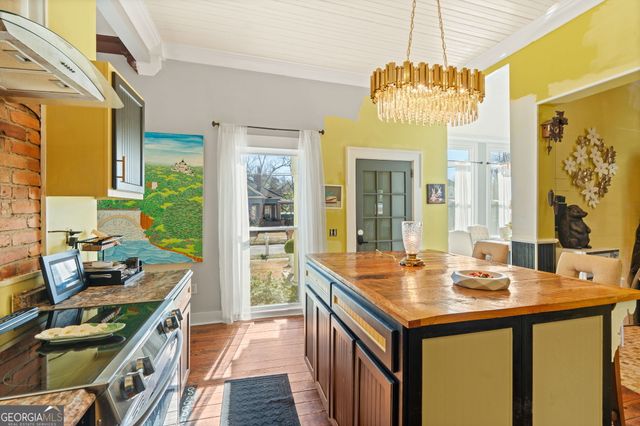 110 E Artesian Avenue, Montezuma, GA 31063