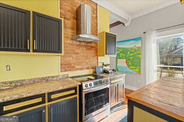 110 E Artesian Avenue, Montezuma, GA 31063