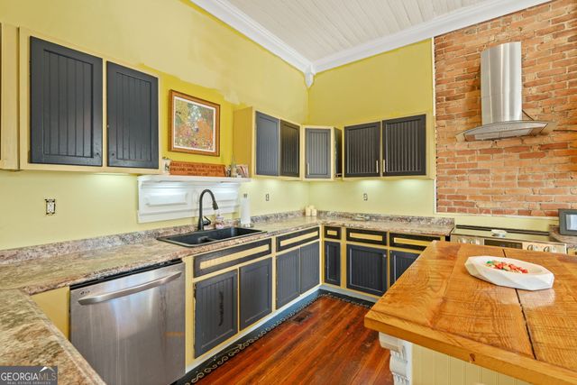 110 E Artesian Avenue, Montezuma, GA 31063