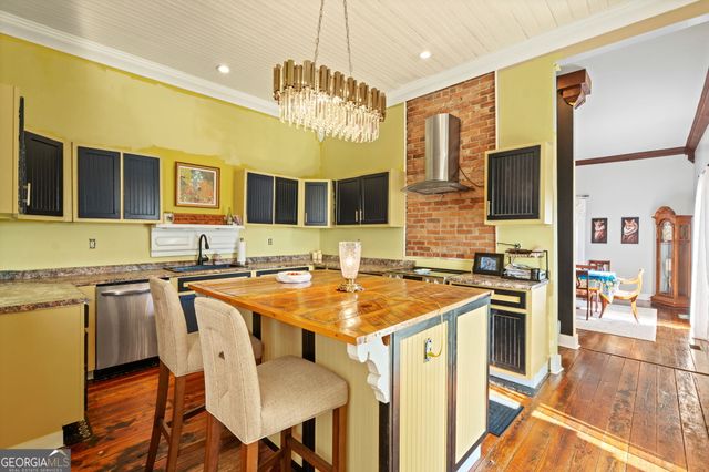 110 E Artesian Avenue, Montezuma, GA 31063