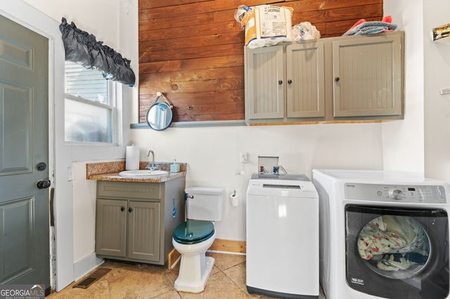 110 E Artesian Avenue, Montezuma, GA 31063