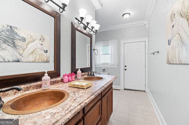 110 E Artesian Avenue, Montezuma, GA 31063