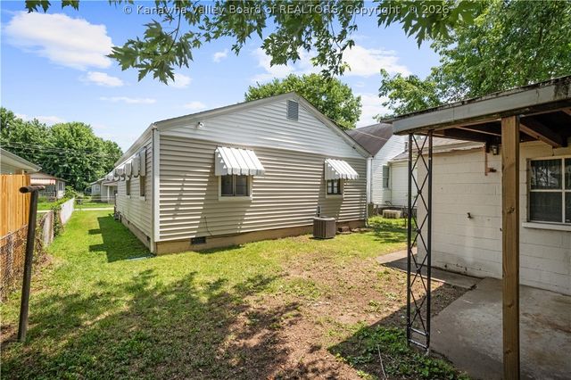 153 4th Street, Dunbar, WV 25064
