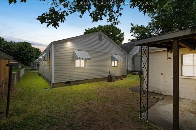 153 4th Street, Dunbar, WV 25064