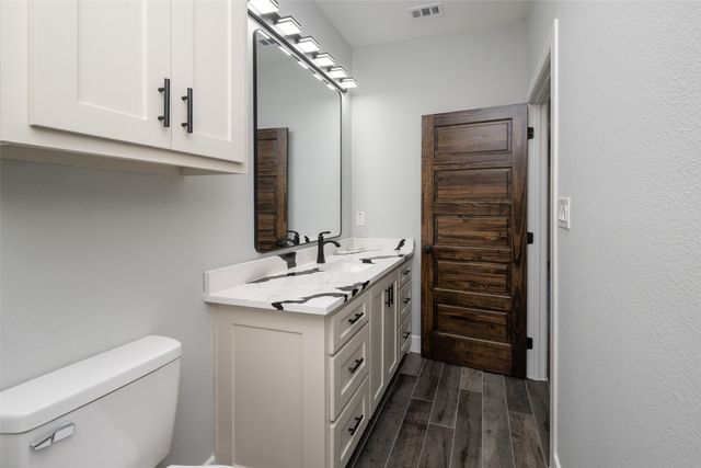 302 W Pine Street, Whitewright, TX 75491