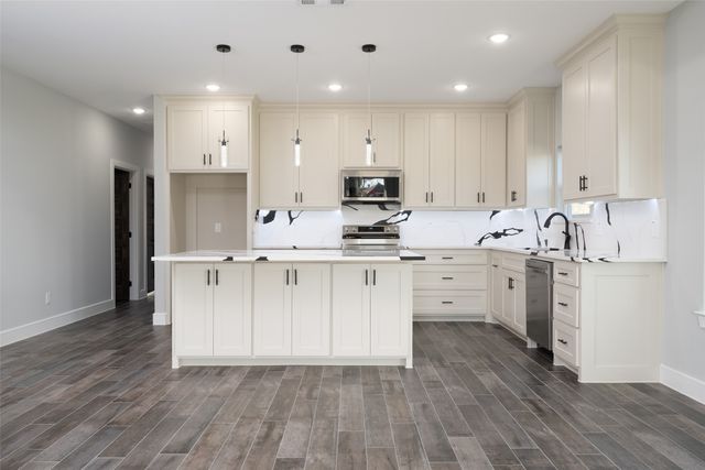 302 W Pine Street, Whitewright, TX 75491