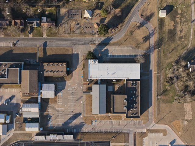 302 W Pine Street, Whitewright, TX 75491