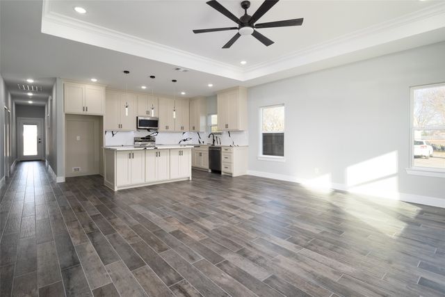 302 W Pine Street, Whitewright, TX 75491