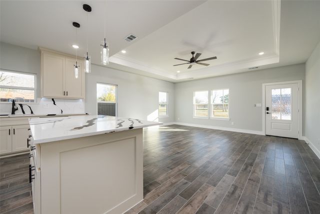 302 W Pine Street, Whitewright, TX 75491