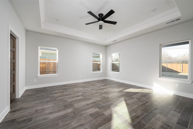 302 W Pine Street, Whitewright, TX 75491