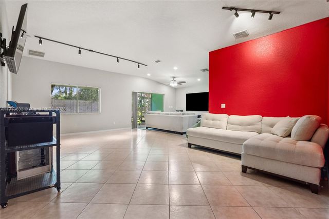 1924 SW Jamesport Dr, Port St. Lucie, FL 34953