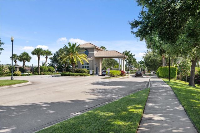 1924 SW Jamesport Dr, Port St. Lucie, FL 34953