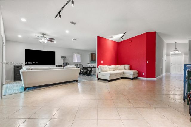 1924 SW Jamesport Dr, Port St. Lucie, FL 34953