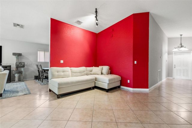 1924 SW Jamesport Dr, Port St. Lucie, FL 34953