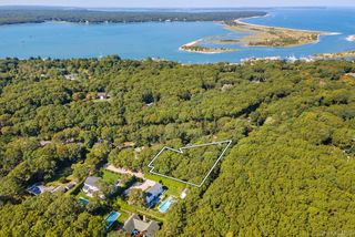 4 Calvin Street, East Hampton, NY 11937