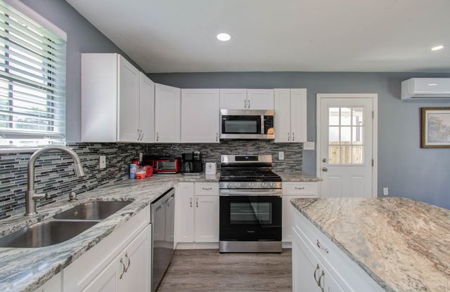 3330 Kelton Street, Houston, TX 77021