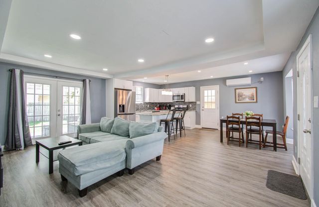 3330 Kelton Street, Houston, TX 77021