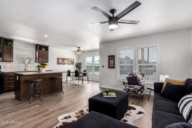 10960 N 67TH Avenue 105, Glendale, AZ 85304