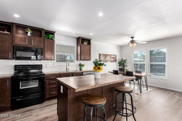 10960 N 67TH Avenue 105, Glendale, AZ 85304