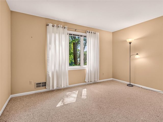 4 Pond View Drive, Perinton, NY 14534
