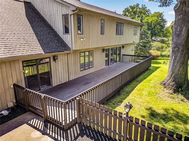 4 Pond View Drive, Perinton, NY 14534