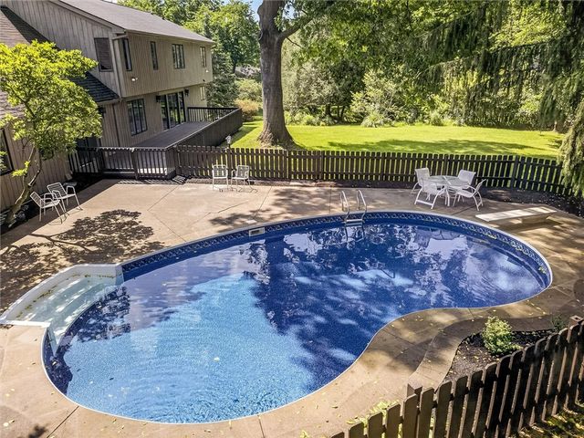 4 Pond View Drive, Perinton, NY 14534