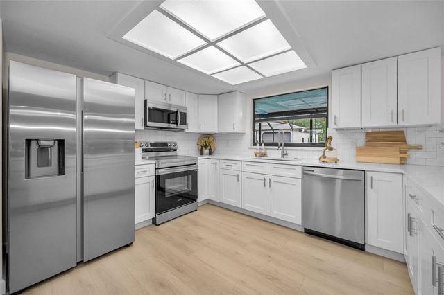 10639 LAKEVIEW DRIVE, New Port Richey, FL 34654