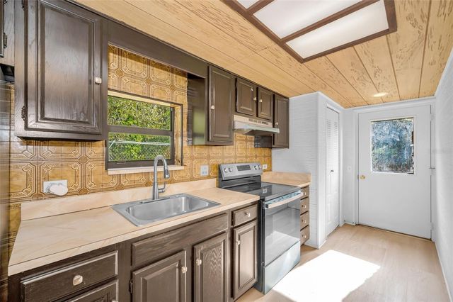 10639 LAKEVIEW DRIVE, New Port Richey, FL 34654