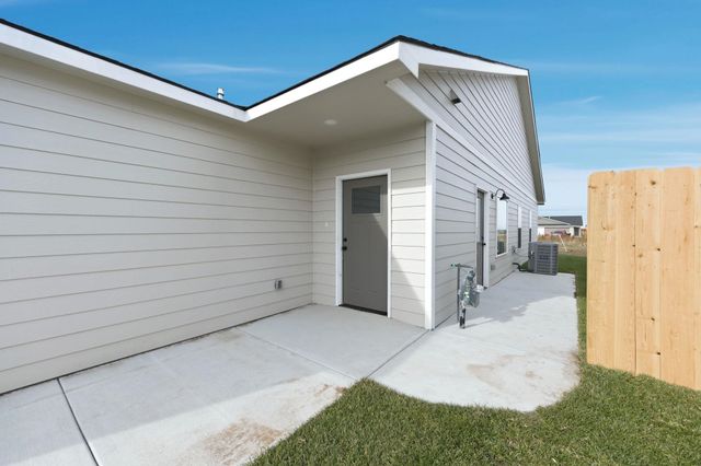 16904 W Kashmir St, Goddard, KS 67052