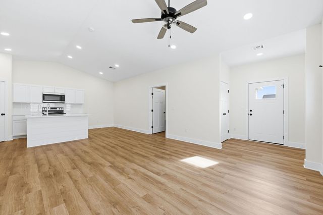16904 W Kashmir St, Goddard, KS 67052