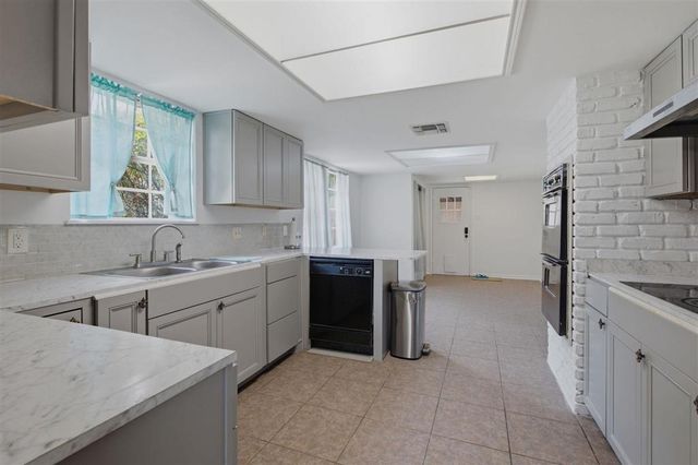 4711 E Greenfield Cir Circle, Lake Charles, LA 70605