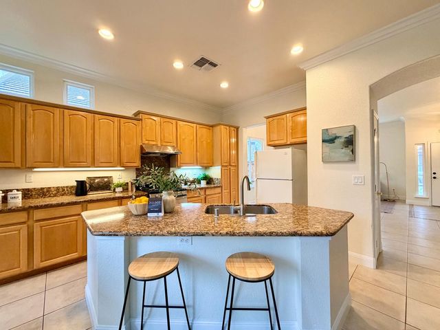 12104 Gold Pointe Ln, Gold River, CA 95670