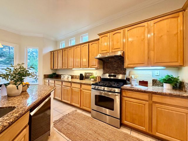 12104 Gold Pointe Ln, Gold River, CA 95670