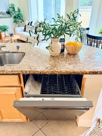 12104 Gold Pointe Ln, Gold River, CA 95670