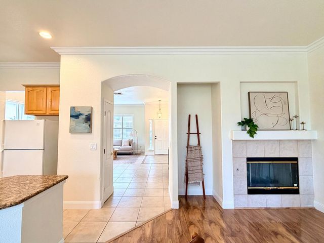 12104 Gold Pointe Ln, Gold River, CA 95670