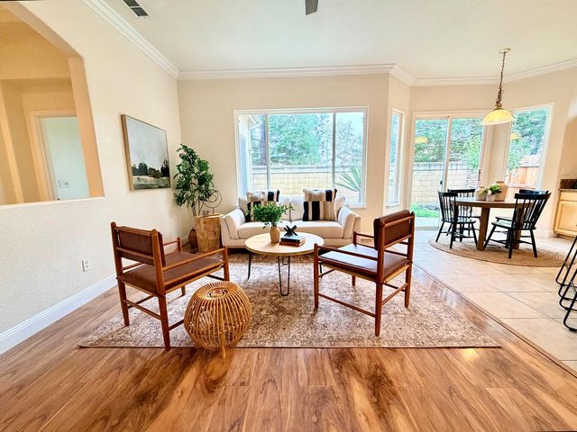 12104 Gold Pointe Ln, Gold River, CA 95670