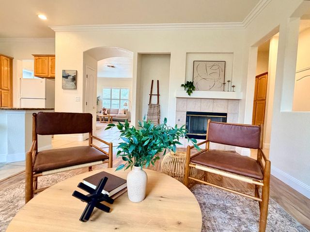 12104 Gold Pointe Ln, Gold River, CA 95670