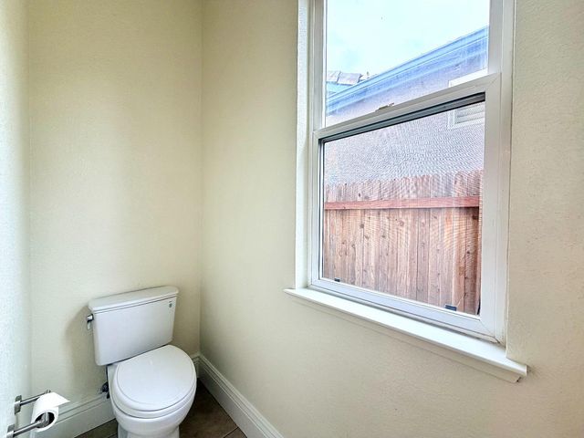 12104 Gold Pointe Ln, Gold River, CA 95670