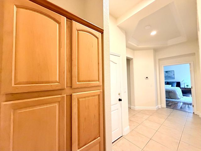 12104 Gold Pointe Ln, Gold River, CA 95670