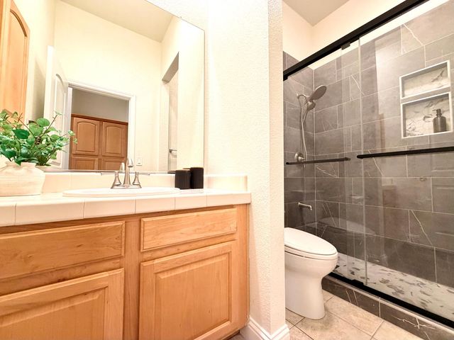 12104 Gold Pointe Ln, Gold River, CA 95670