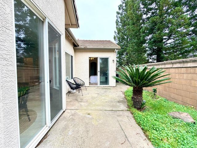 12104 Gold Pointe Ln, Gold River, CA 95670