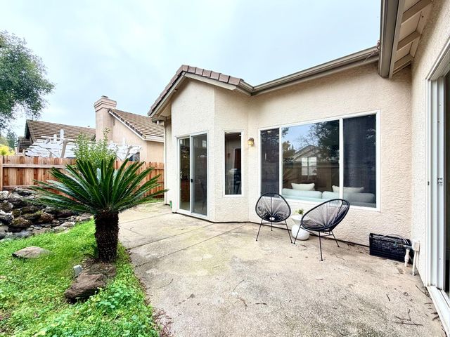 12104 Gold Pointe Ln, Gold River, CA 95670