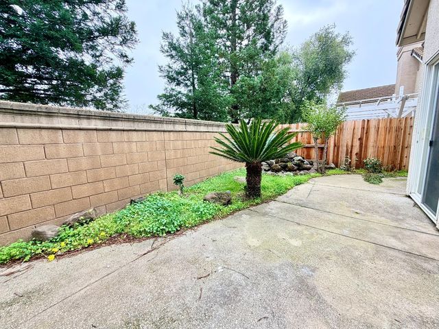 12104 Gold Pointe Ln, Gold River, CA 95670