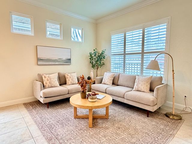 12104 Gold Pointe Ln, Gold River, CA 95670