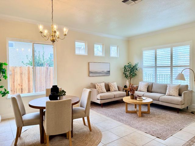 12104 Gold Pointe Ln, Gold River, CA 95670