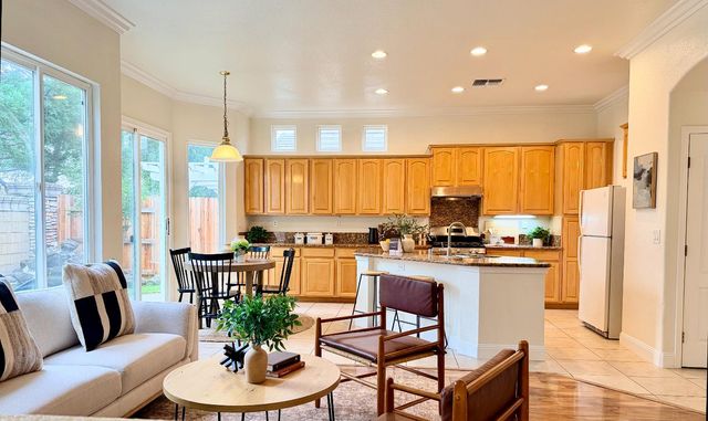 12104 Gold Pointe Ln, Gold River, CA 95670