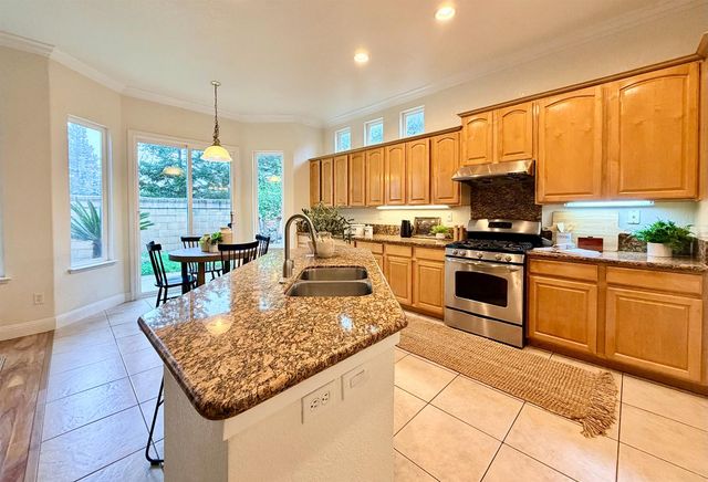 12104 Gold Pointe Ln, Gold River, CA 95670